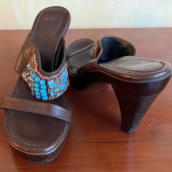 Stuart Weitzman Wooden and Leather Turquoise Beaded Sandals Size 8 1/2 M - Picture 3 of 10